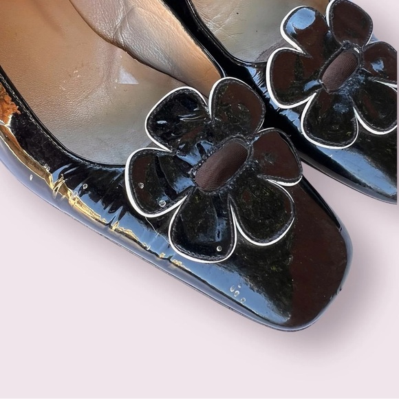 BLACK PATENT LEATHER SQUARE TOE LOW HEEL WITH FLORAL APPLIQUE - Picture 8 of 8